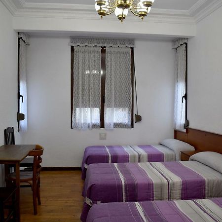 فندق Hostal Oviedo ليون المظهر الخارجي الصورة