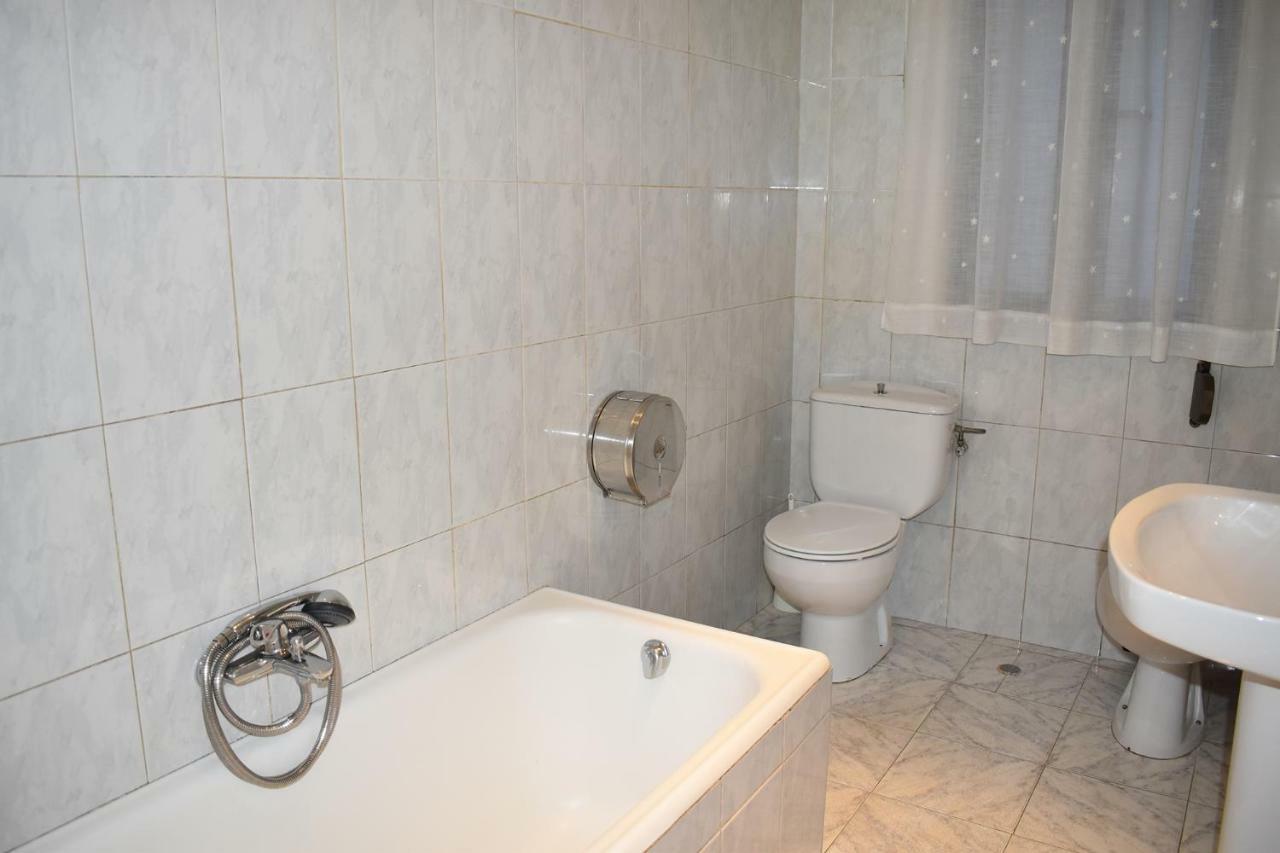 فندق Hostal Oviedo ليون المظهر الخارجي الصورة