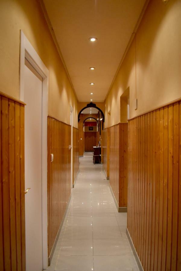 فندق Hostal Oviedo ليون المظهر الخارجي الصورة