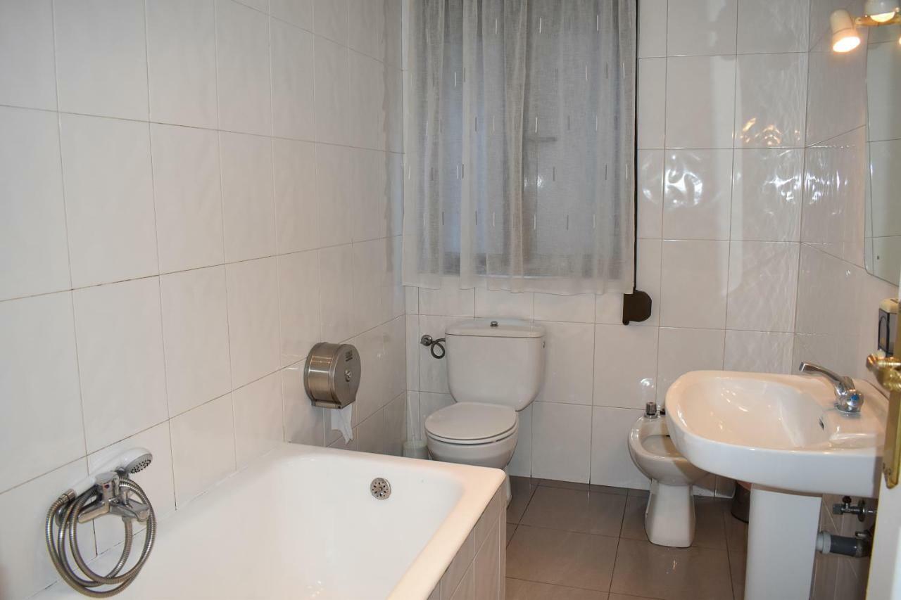فندق Hostal Oviedo ليون المظهر الخارجي الصورة
