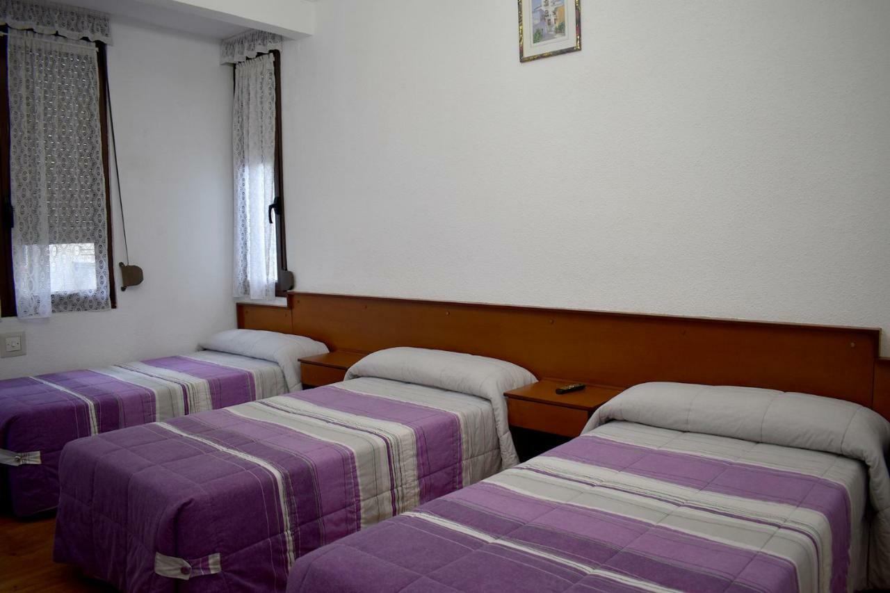 فندق Hostal Oviedo ليون المظهر الخارجي الصورة