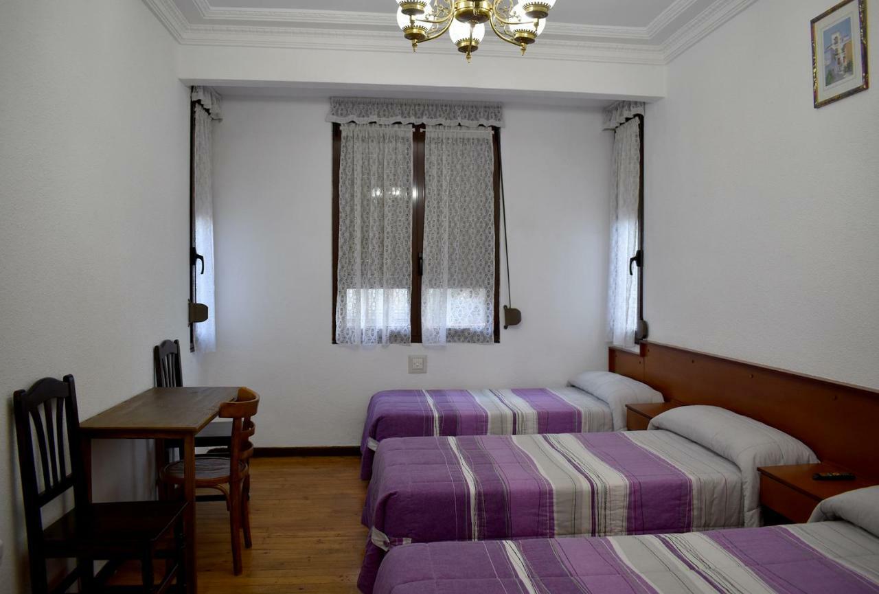 فندق Hostal Oviedo ليون المظهر الخارجي الصورة