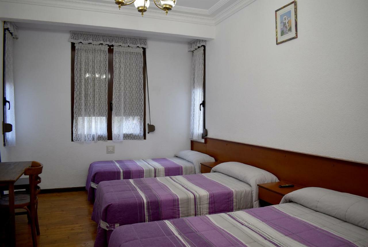 فندق Hostal Oviedo ليون المظهر الخارجي الصورة
