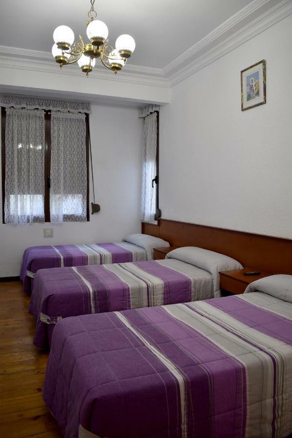 فندق Hostal Oviedo ليون المظهر الخارجي الصورة