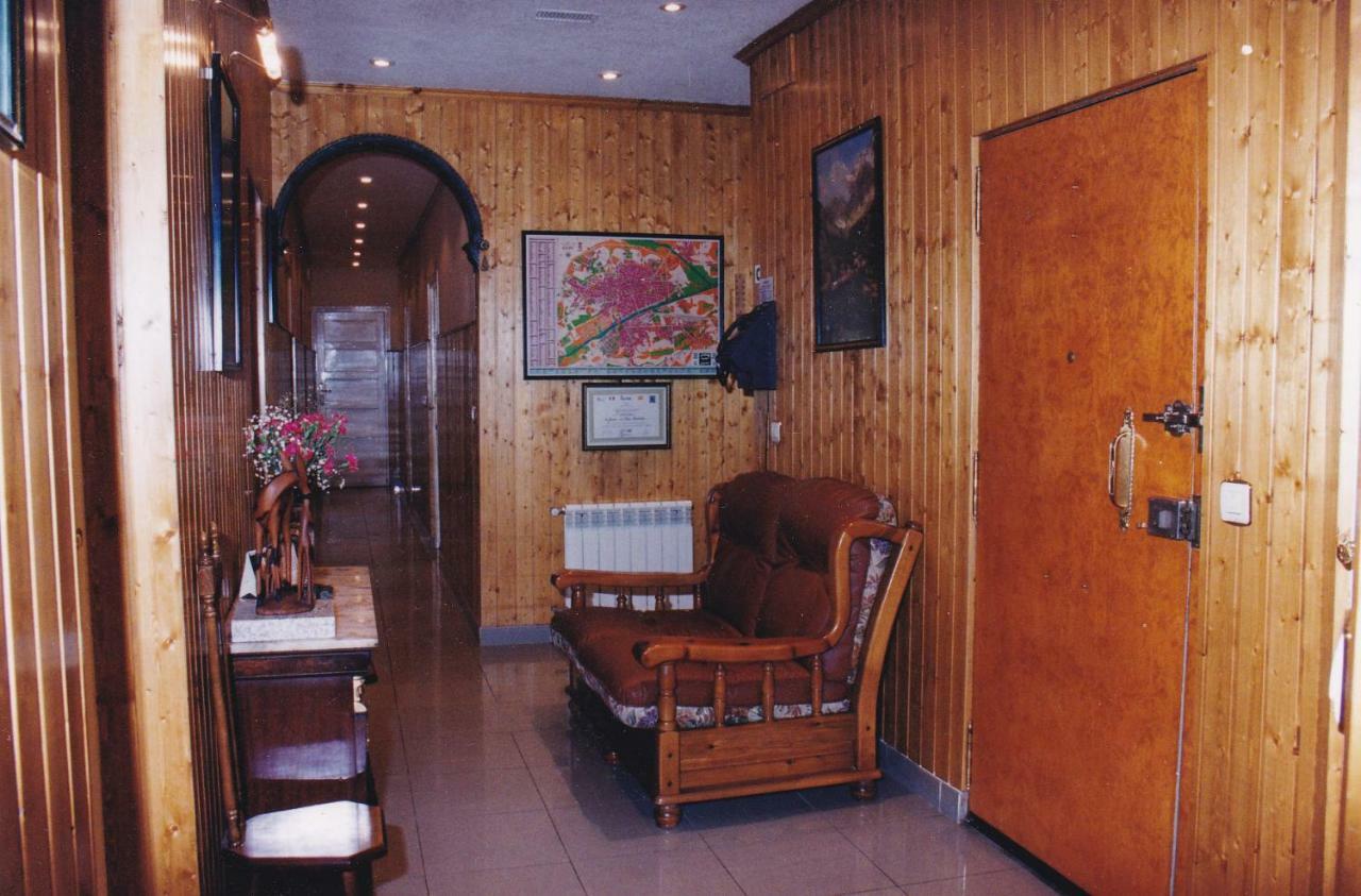 فندق Hostal Oviedo ليون المظهر الخارجي الصورة